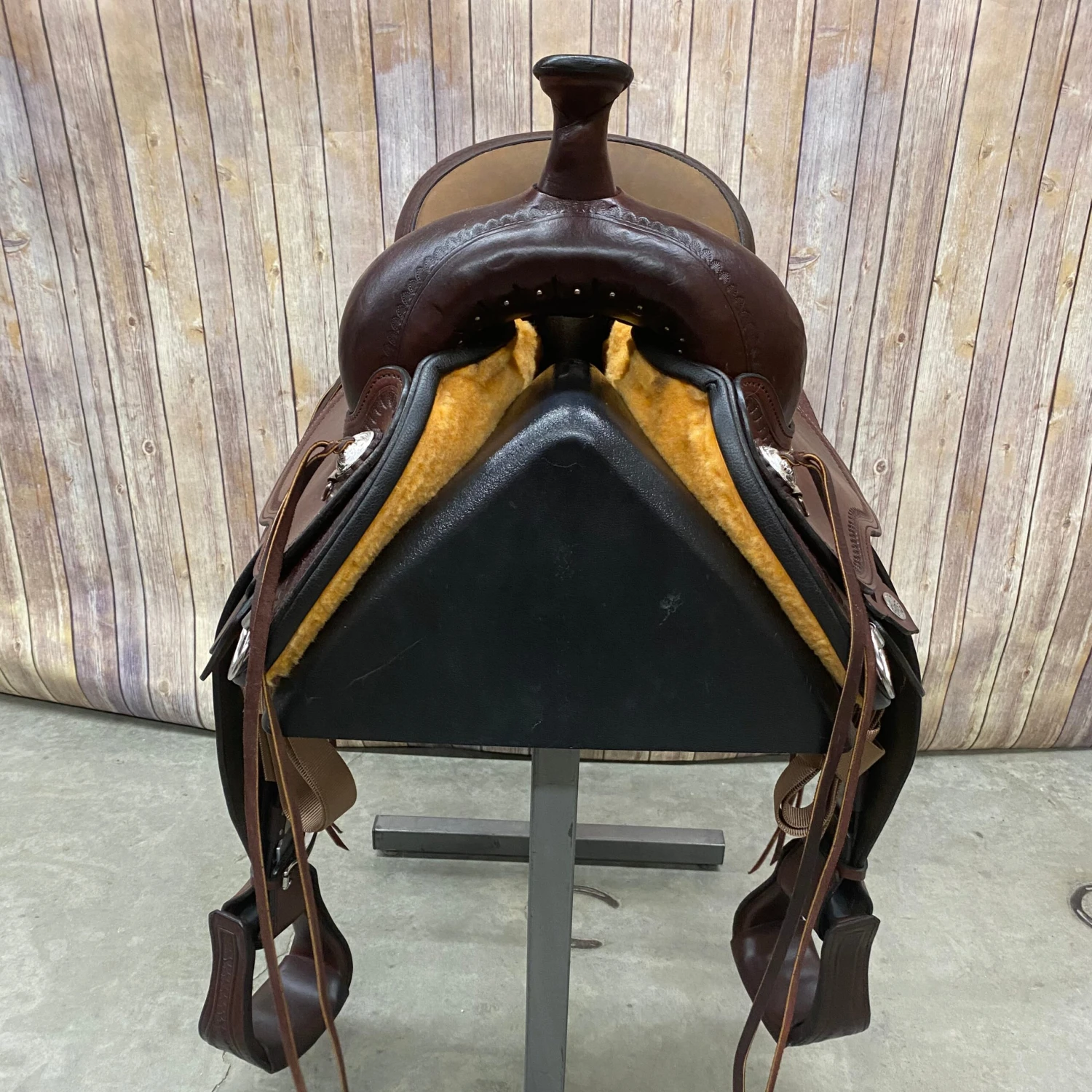Circle Y Apache Trail Saddle With Shell Border And Tan Seat, 16 Inch 5 Circle Y Apache Trail Saddle With Shell Border And Tan Seat, 16 Inch - Image 3