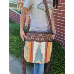 American Darling Large Fire Blanket Fringe Purse 13 American Darling Large Fire Blanket Fringe Purse -Weaver Leather Cowboy Store 20210823 113656