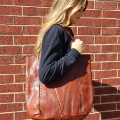 Spaghetti Western Stud Tote -Weaver Leather Cowboy Store 20230209 134358