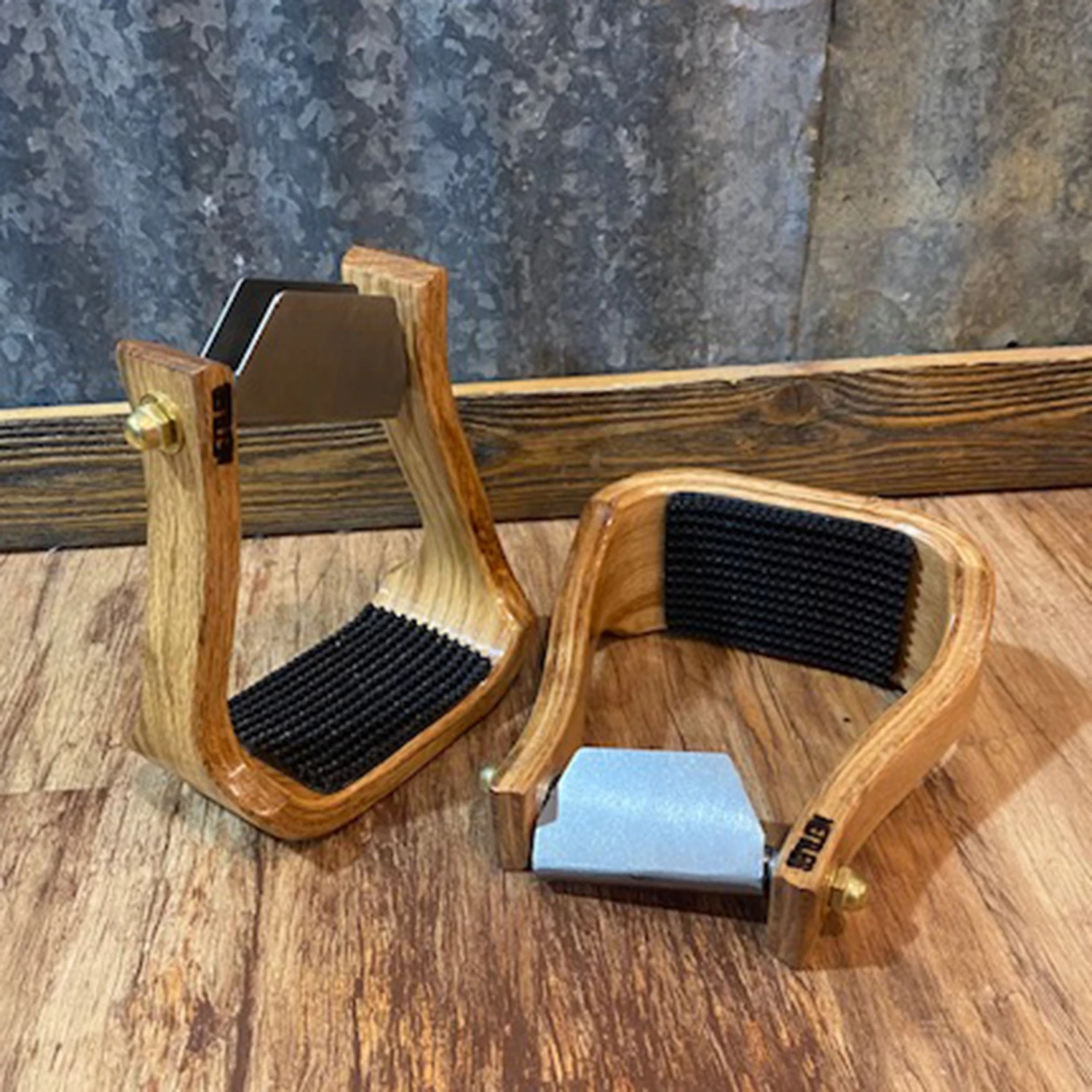 Nettles 3" Varnished Barrel Stirrup With Leveler 3 Nettles 3" Varnished Barrel Stirrup With Leveler