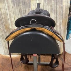 Circle Y 16 Inch Xtra Wide Mineral Wells Trail Saddle -Weaver Leather Cowboy Store back f5eaed40 3a36 4b4c b417 354cf8974f97